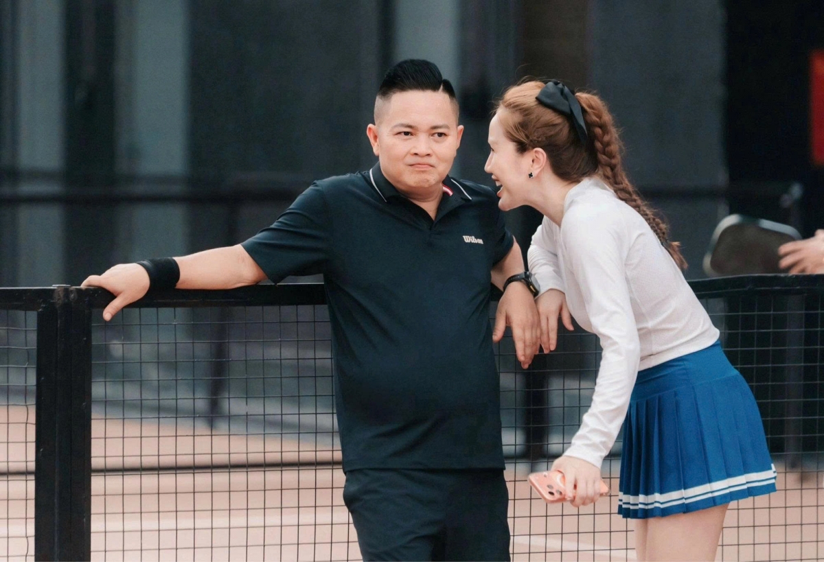 Ca sĩ Bảo Thy dí dỏm chúc mừng sinh nhật ông xã: "Happy birthday anh Mập hay bặm môi, nhiều biểu cảm khi đánh pickleball của em".