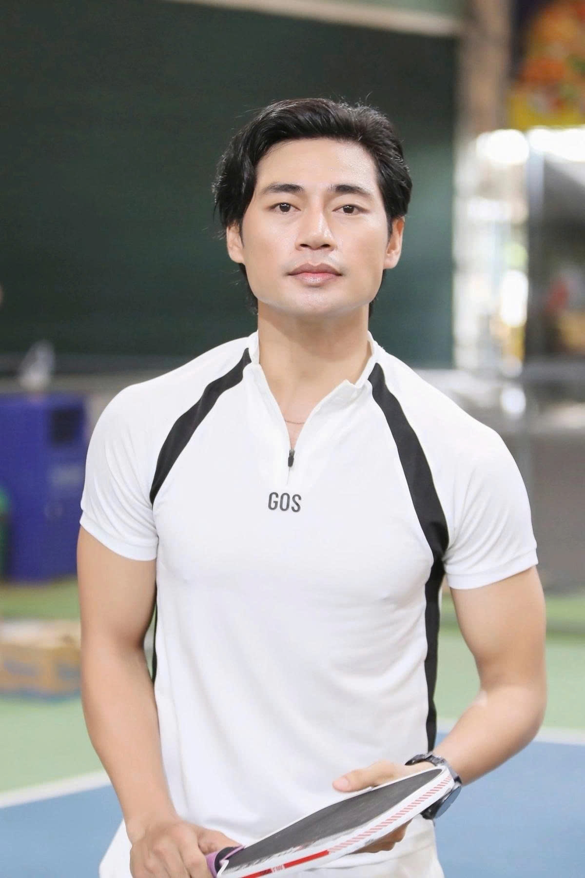 Diễn viên Lợi Trần chơi pickleball trong thời gian rảnh, giúp rèn luyện sức khỏe, mang lại cảm giác thư giãn sau những ngày làm việc căng thẳng.