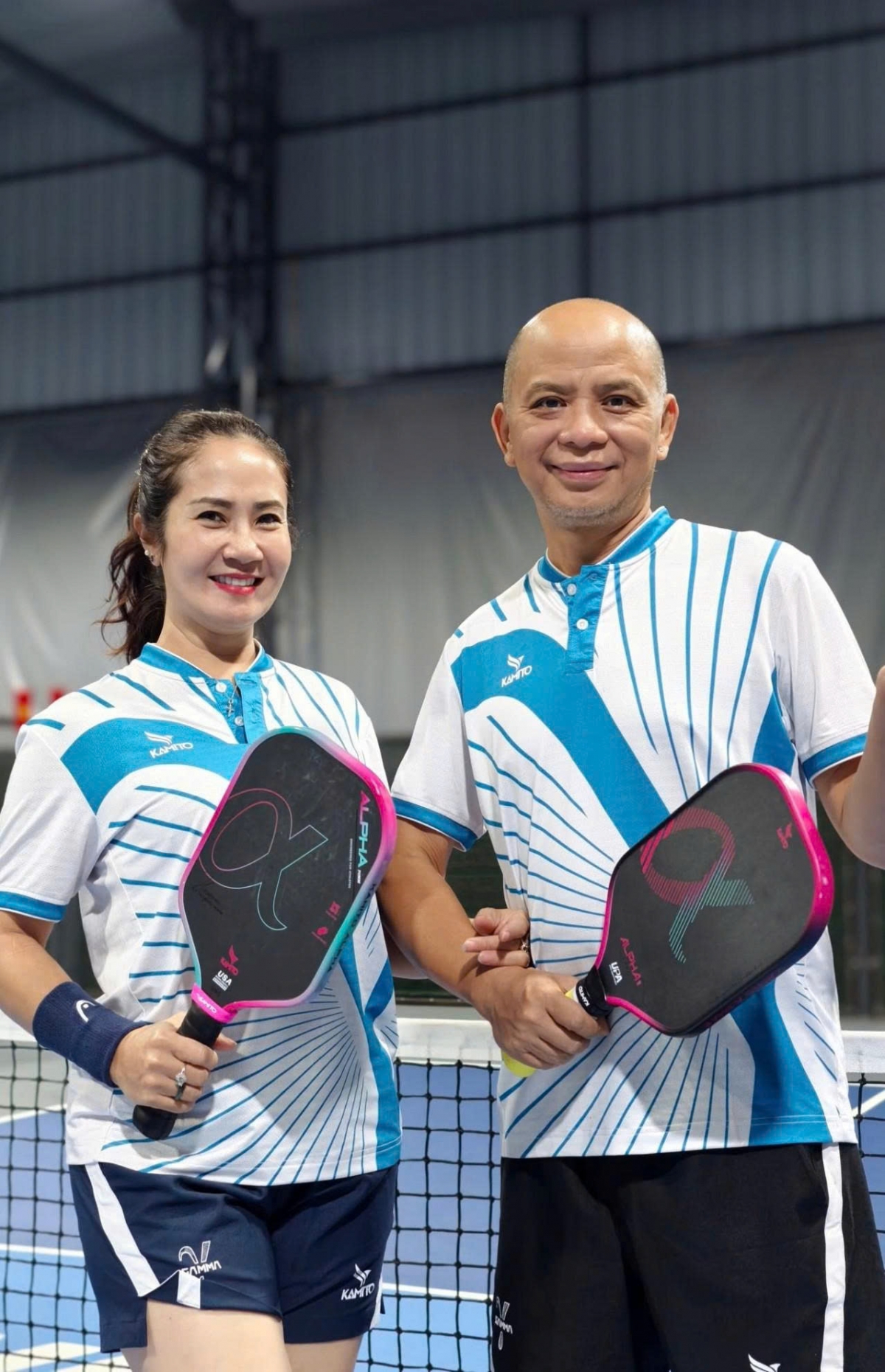 NSƯT Nguyệt Hằng cùng ông xã - diễn viên Anh Tuấn ra sân chơi pickleball. "Nói chung là cứ phải đồng đội thế này, thắng thua không quan trọng nữa rồi", nữ diễn viên viết.
