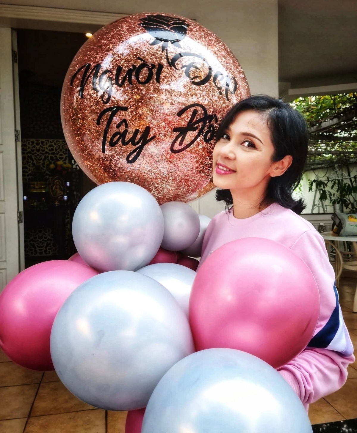 Việt Trinh tổ chức sinh nhật lần thứ 52, nhận nhiều lời khen về nhan sắc trẻ trung, vượt thời gian.