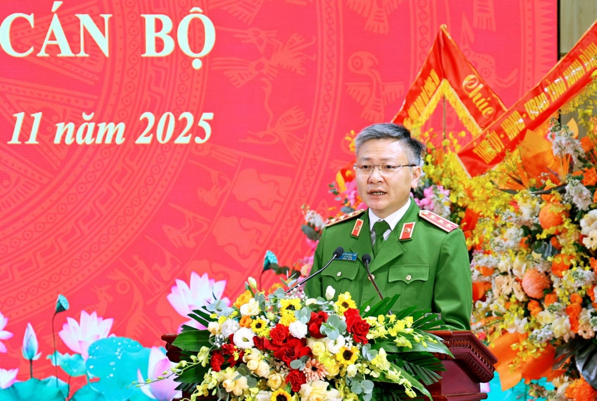 Thượng tướng Nguyễn Ngọc Lâm, Ủy viên Ban Thường vụ Đảng ủy Công an Trung ương, Thứ trưởng Bộ Công an phát biểu chỉ đạo tại Lễ công bố. Ảnh: Công an Ninh Bình