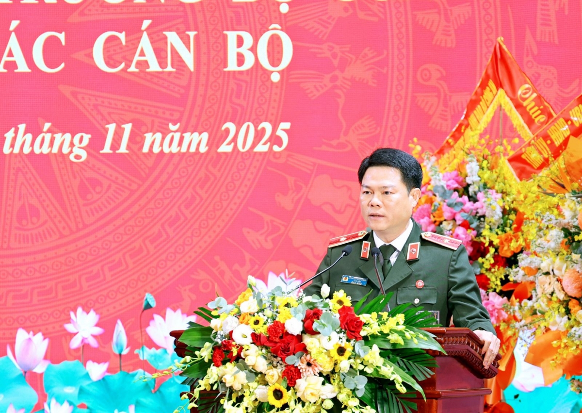 Thiếu tướng Nguyễn Hữu Mạnh, tân Cục trưởng Cục trưởng Cục An ninh nội địa, Bộ Công an phát biểu tại buổi lễ