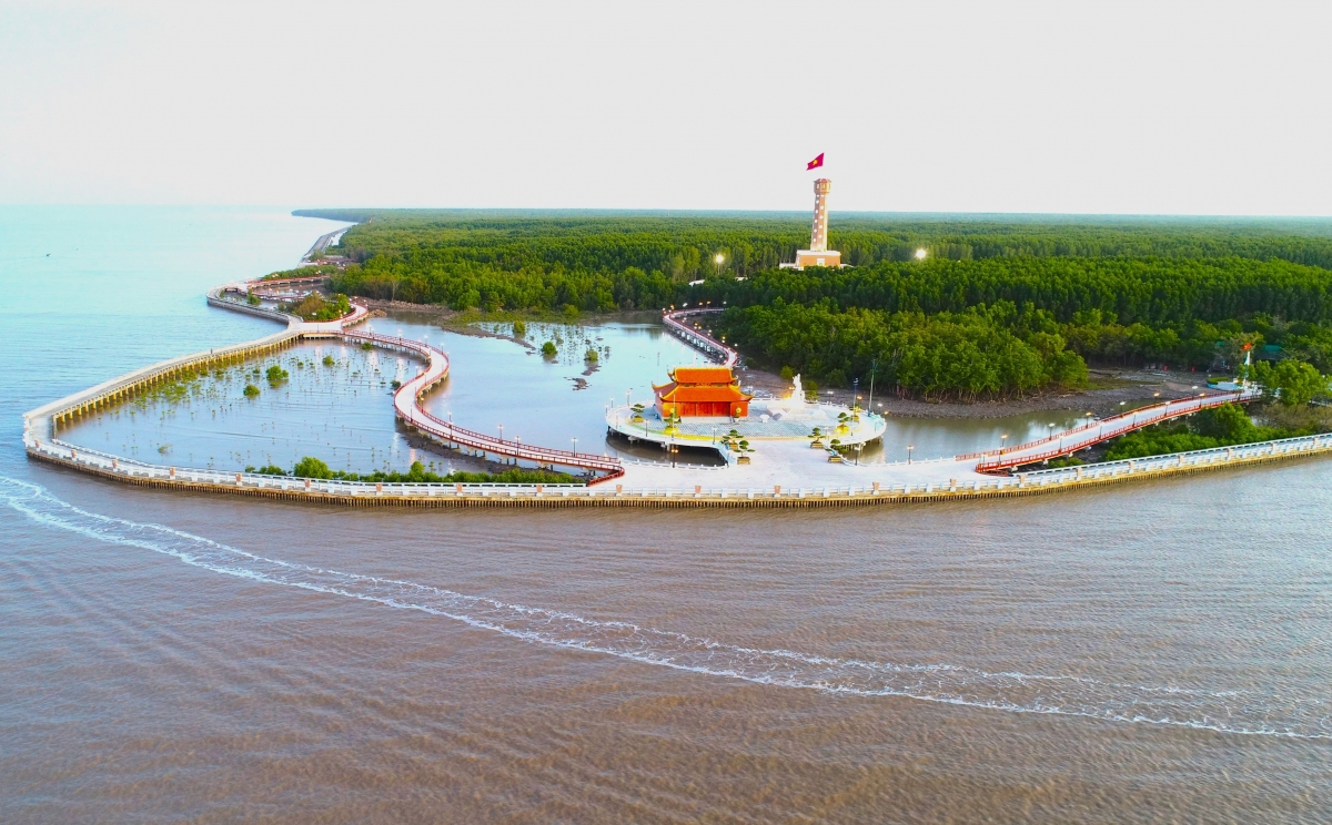 Biểu trưng cũ của tỉnh Cà Mau có điểm nhấn là điểm Mũi Cà Mau