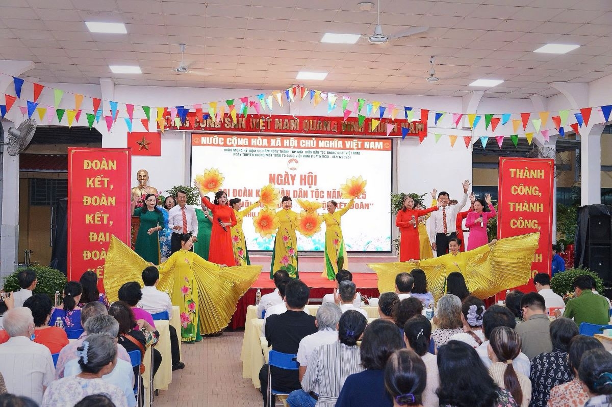 Ngày hội đại đoàn kết toàn dân tộc ở Khu phố 5, phường Bình Thạnh, TP.HCM