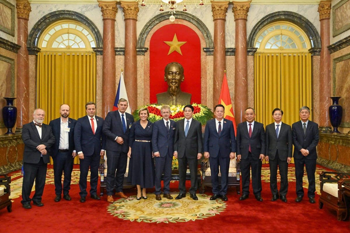 Chủ tịch nước Lương Cường và Chủ tịch Thượng viện Quốc hội Cộng hòa Séc Milos Vystrcil cùng các đại biểu