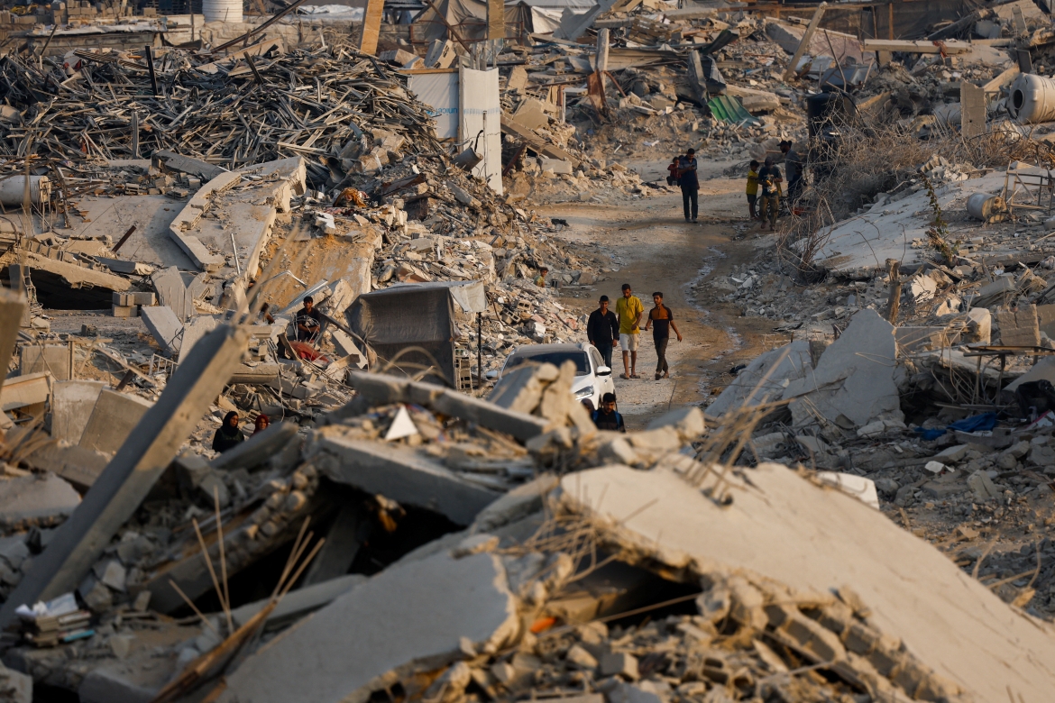 Cảnh tượng đổ nát ở Gaza. Ảnh: Reuters