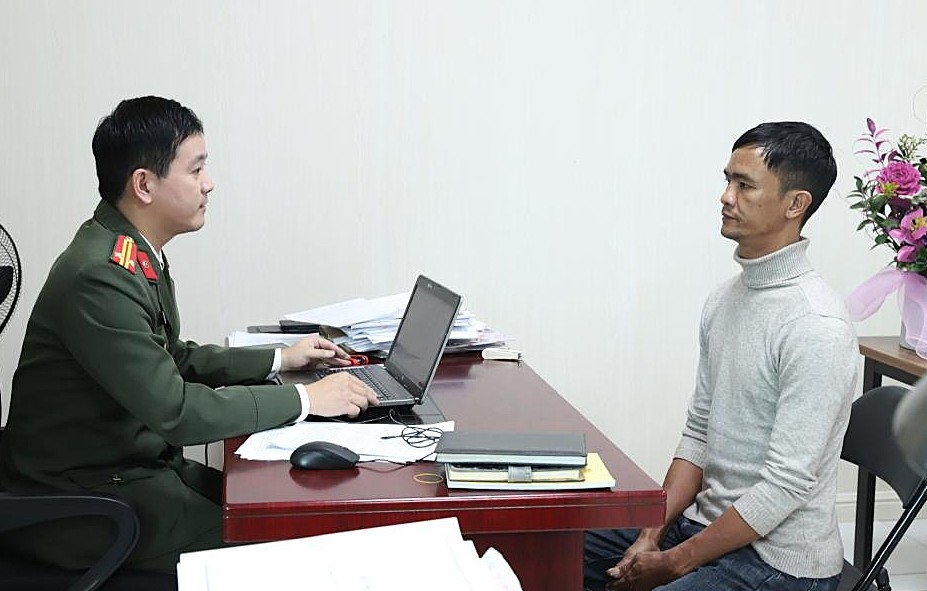 Cơ quan điều tra làm việc với đối tượng Nguyễn Văn Hạnh.