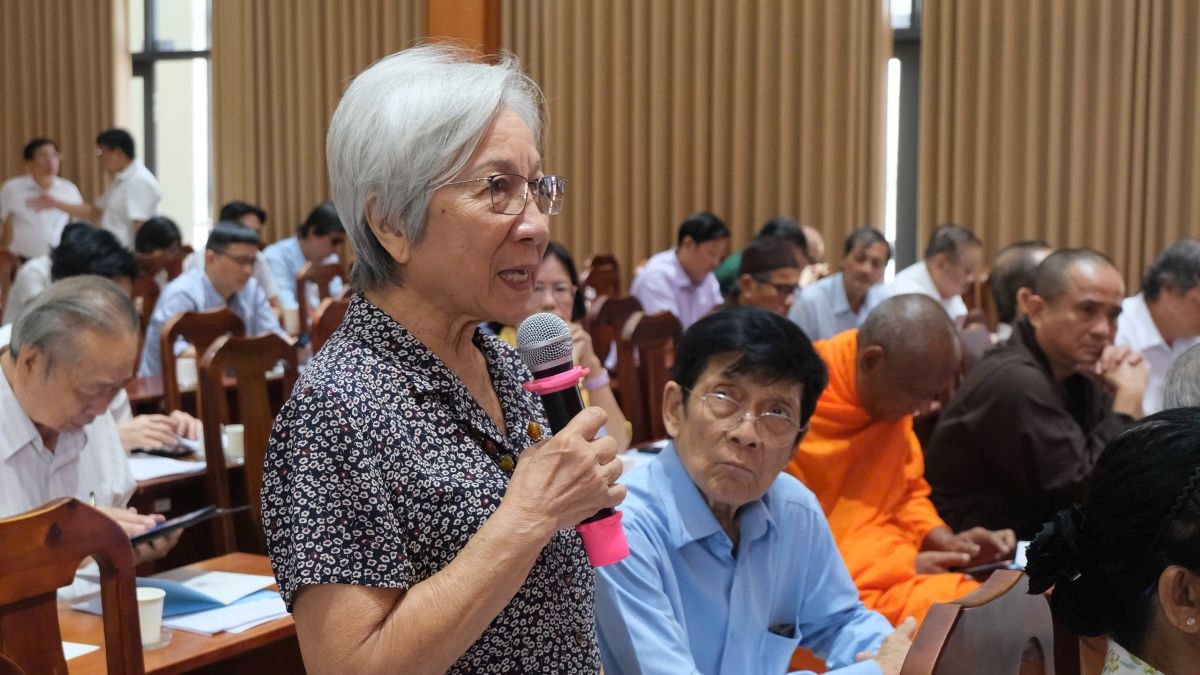 Đại biểu nêu ý kiến thảo luận