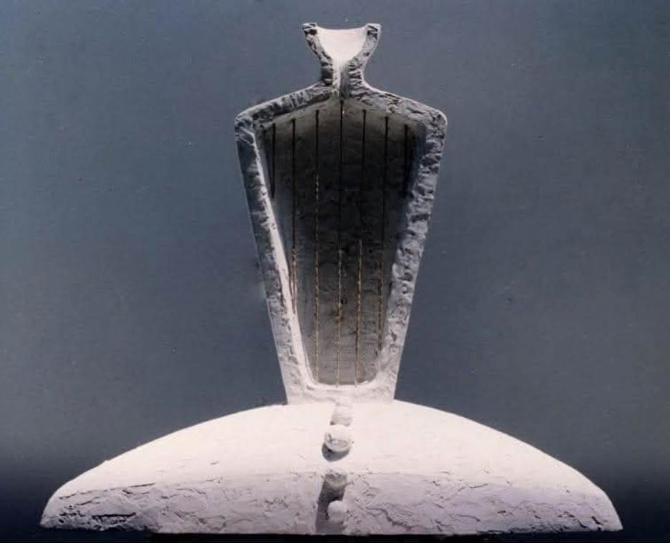 Tượng Phật thời kỳ đầu của  Ưu Đàm, lấy cảm hứng từ chiếc bình hoa (Ảnh: NVCC)