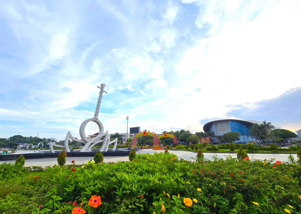 Biểu trưng mới được yêu cầu thiết kế đơn giản nhưng khái quát và dễ nhận dạng tỉnh, sau sáp nhập.