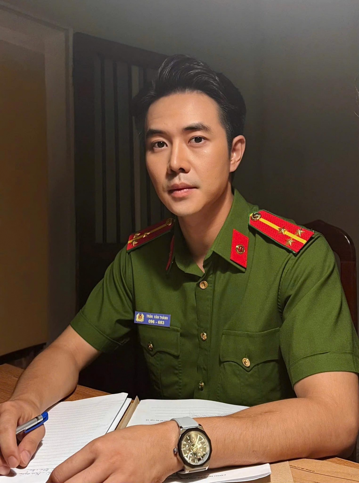 Bên cạnh "Gió ngang khoảng trời xanh", Đức Hiếu cũng tham gia một bộ phim khác đang lên sóng VTV là "Lằn ranh". Trong phim, nam diễn viên vào vai Thượng úy Trần Văn Thành. Thành là một điều tra viên sắc sảo, điềm tĩnh, luôn giữ lý trí trong mọi tình huống. 