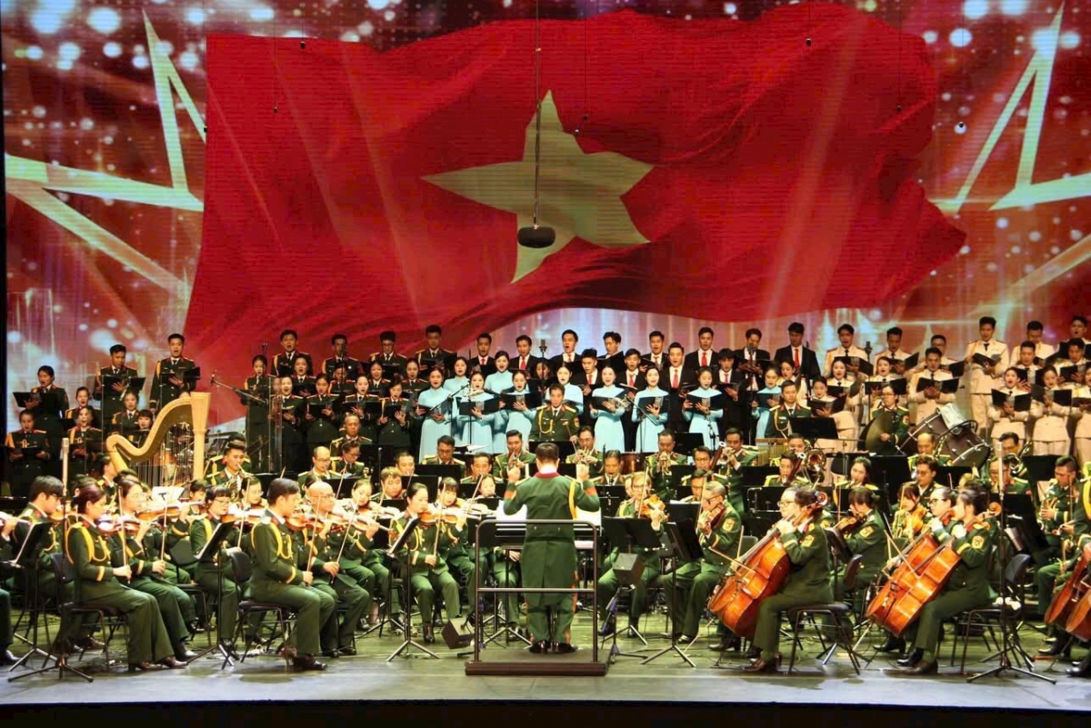  Dàn nhạc giao hưởng Quân đội có nhiệm vụ biểu diễn các tác phẩm giao hưởng cổ điển, đương đại trong nước và quốc tế phục vụ bộ đội và nhân dân (Ảnh: Trường Đại học Văn hóa Nghệ thuật Quân đội)