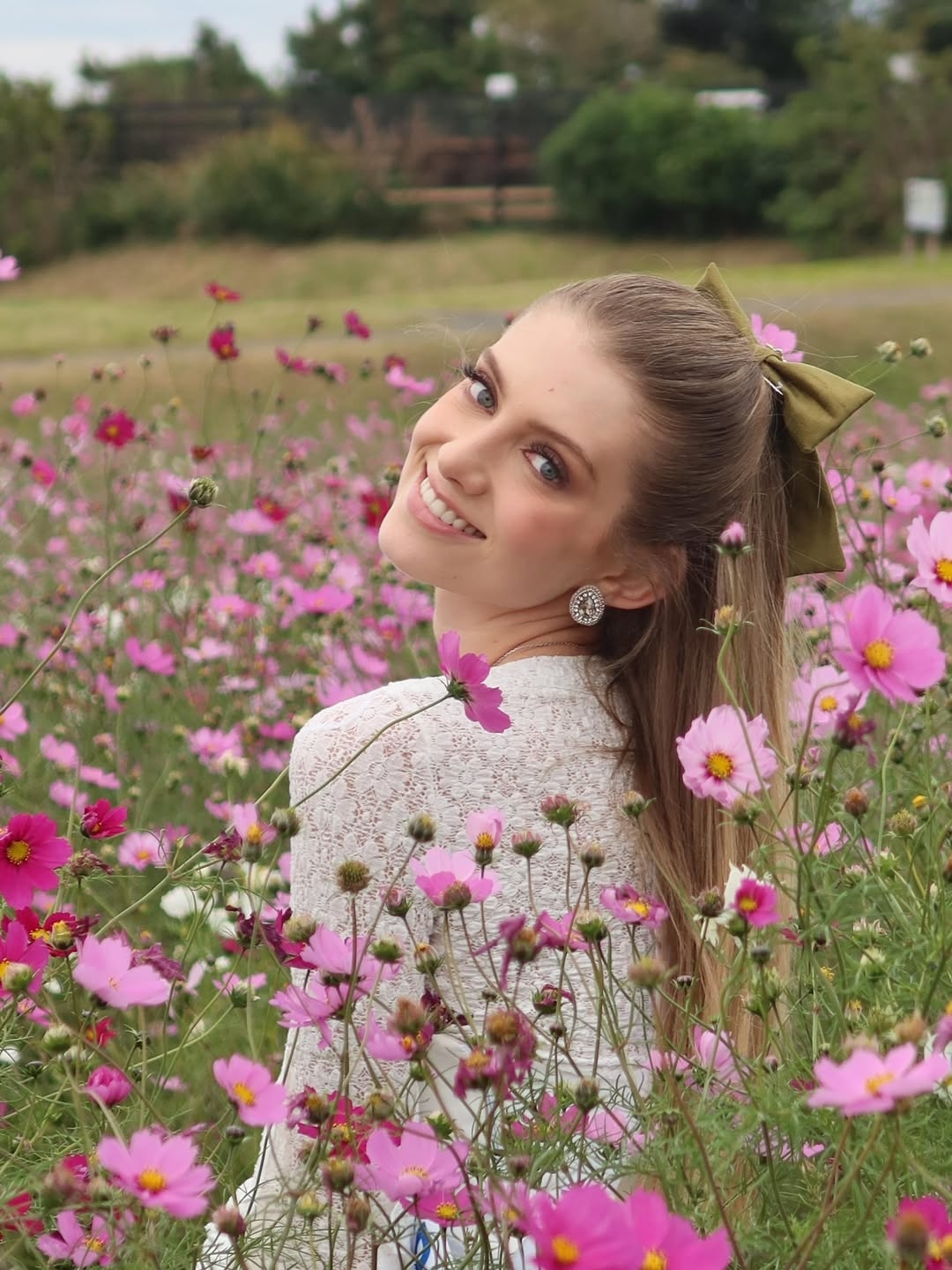 Người đẹp cũng đam mê công tác xã hội và hoạt động thiện nguyện. Cô hiện tập trung vào dự án thúc đẩy giáo dục cho các bé gái. 