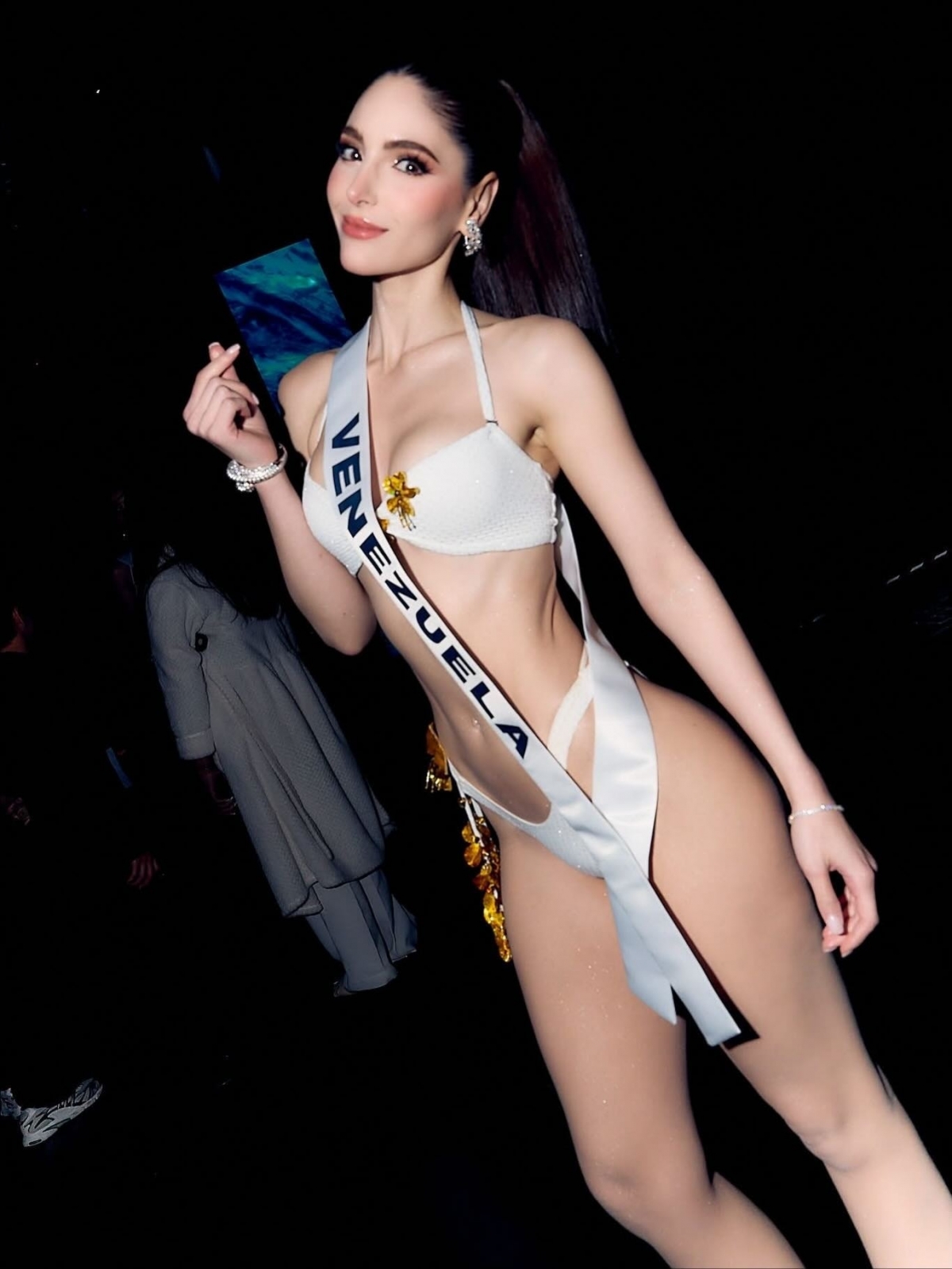 Stephany Abasali gây chú ý với các chuyên gia nhan sắc tại Miss Universe 2025 nhờ vẻ đẹp Latin sắc sảo cùng hình thể săn chắc, cuốn hút.