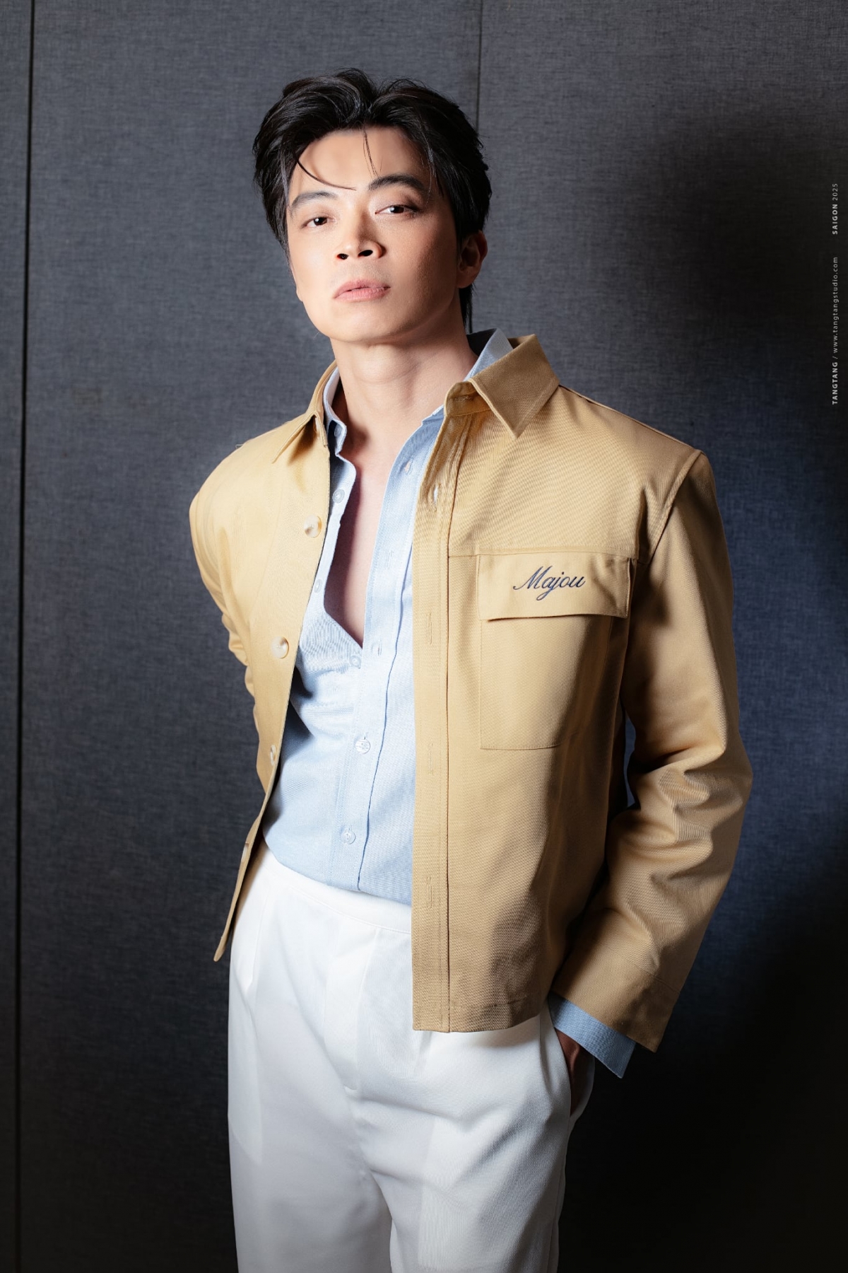 Lân Nhã liên tục xin lỗi trên livestream khi khán giả nhận xét giá vé concert ở Hà Nội cao