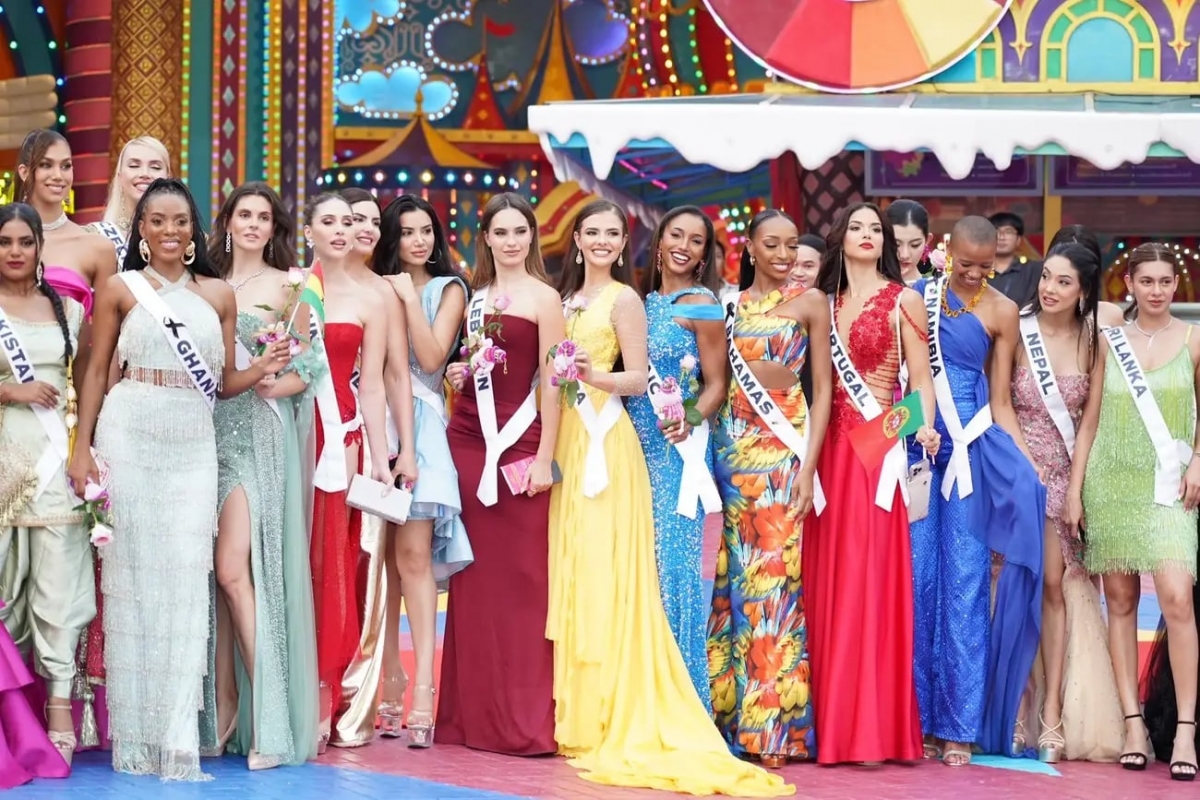 Các thí sinh tại cuộc thi Hoa hậu Hoàn vũ 2025. 