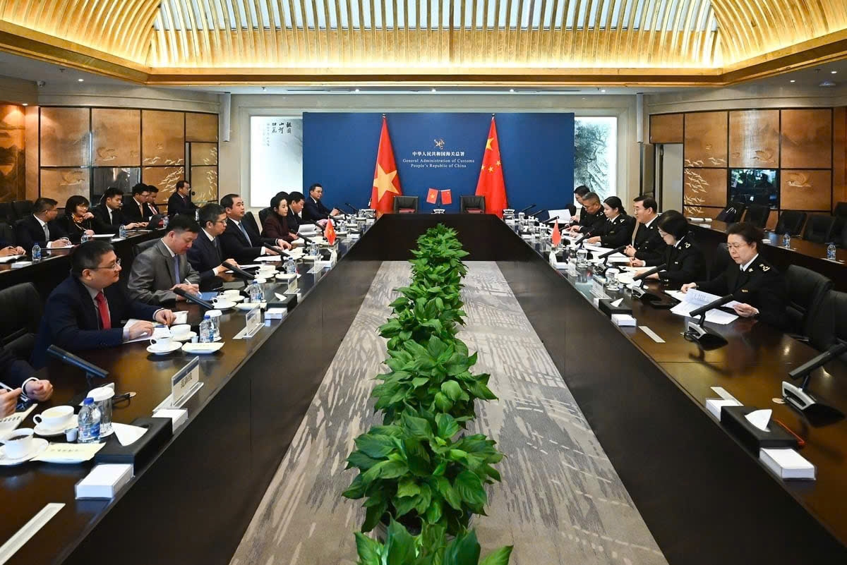Bộ trưởng Trần Đức Thắng cùng đoàn công tác Bộ Nông nghiệp và Môi trường làm việc với Tổng Cục Hải quan Trung Quốc sáng 27/11     Ảnh: Tùng Dinh
