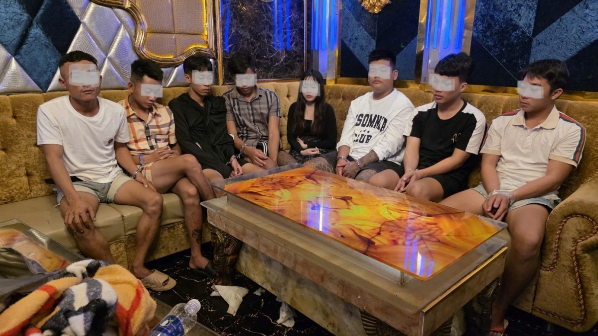 Các đối tượng bị bắt quả tang khi đang tổ chức sử dụng và sử dụng ma tuý