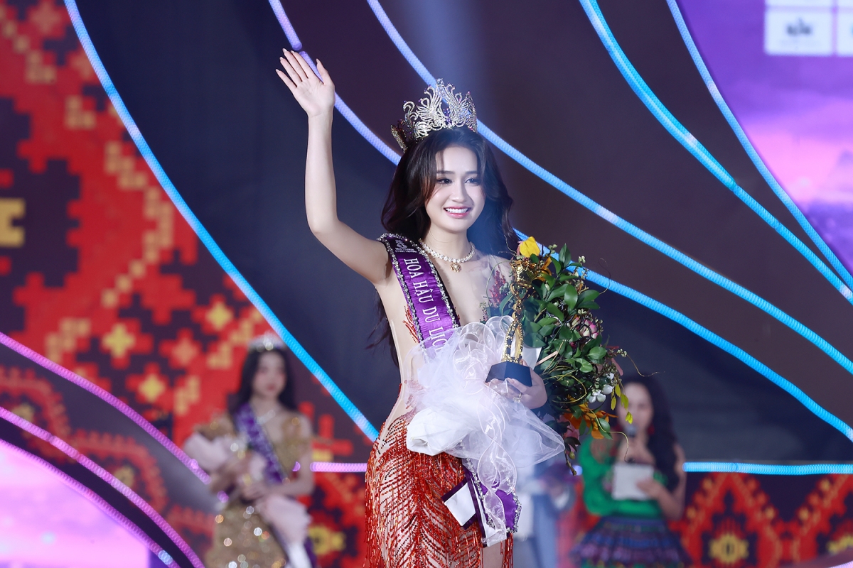Trần Minh Phương giành vương miện Hoa hậu Du lịch Dân tộc Việt Nam 2025