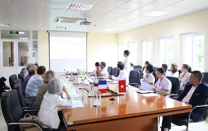 Quang cảnh buổi làm việc.