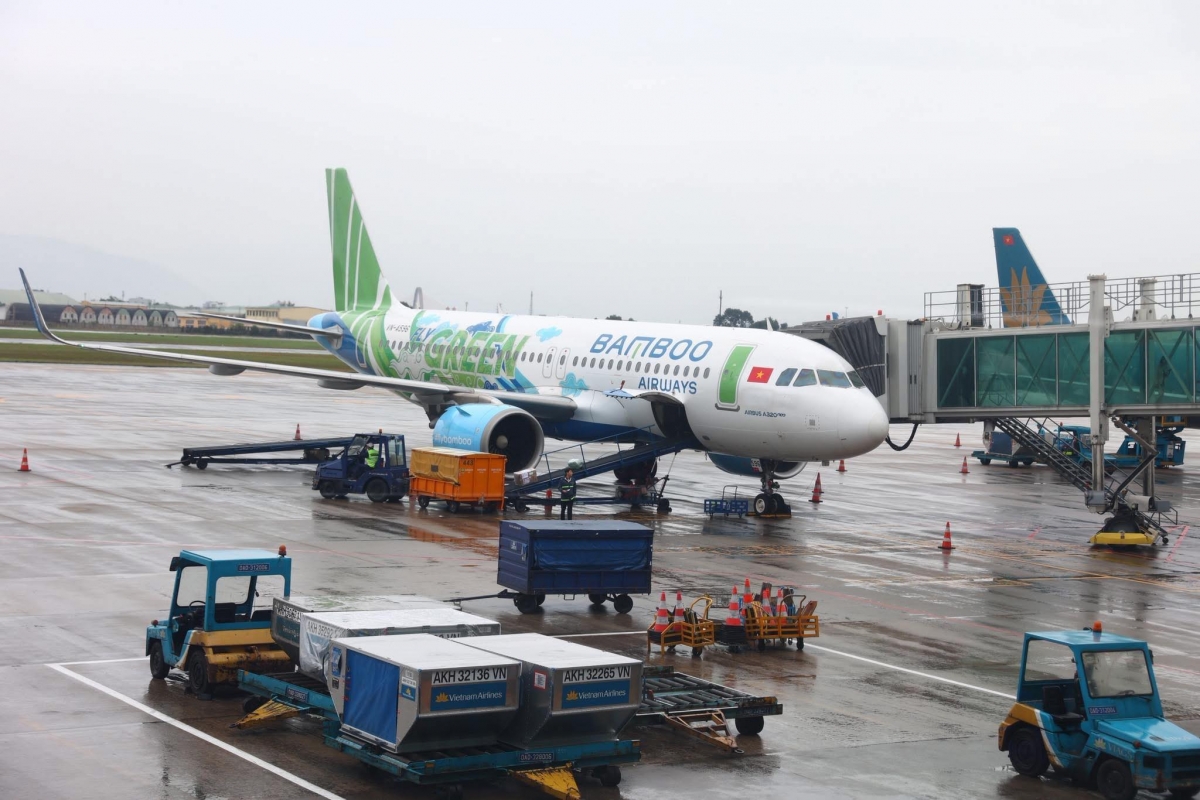 Bamboo Airways vận chuyển miễn phí hàng cứu trợ, san sẻ yêu thương đến đồng bào miền Trung.