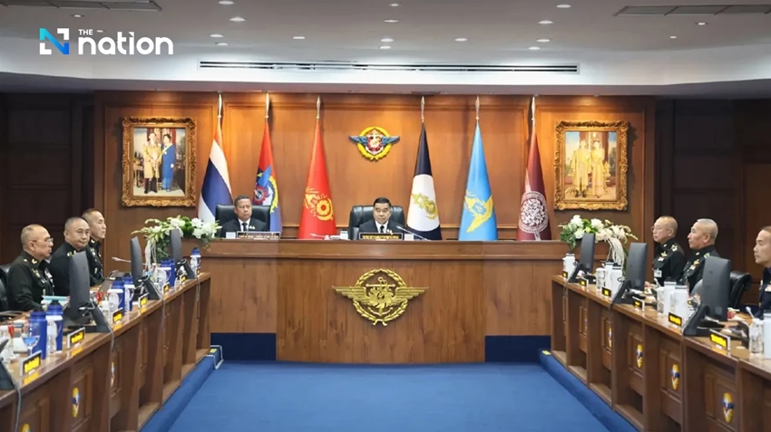 Bộ trưởng Quốc phòng Thái Lan Nattaphon Narkphanit chủ trì cuộc họp Hội đồng quốc phòng ngày 19/11. Ảnh: The Nation