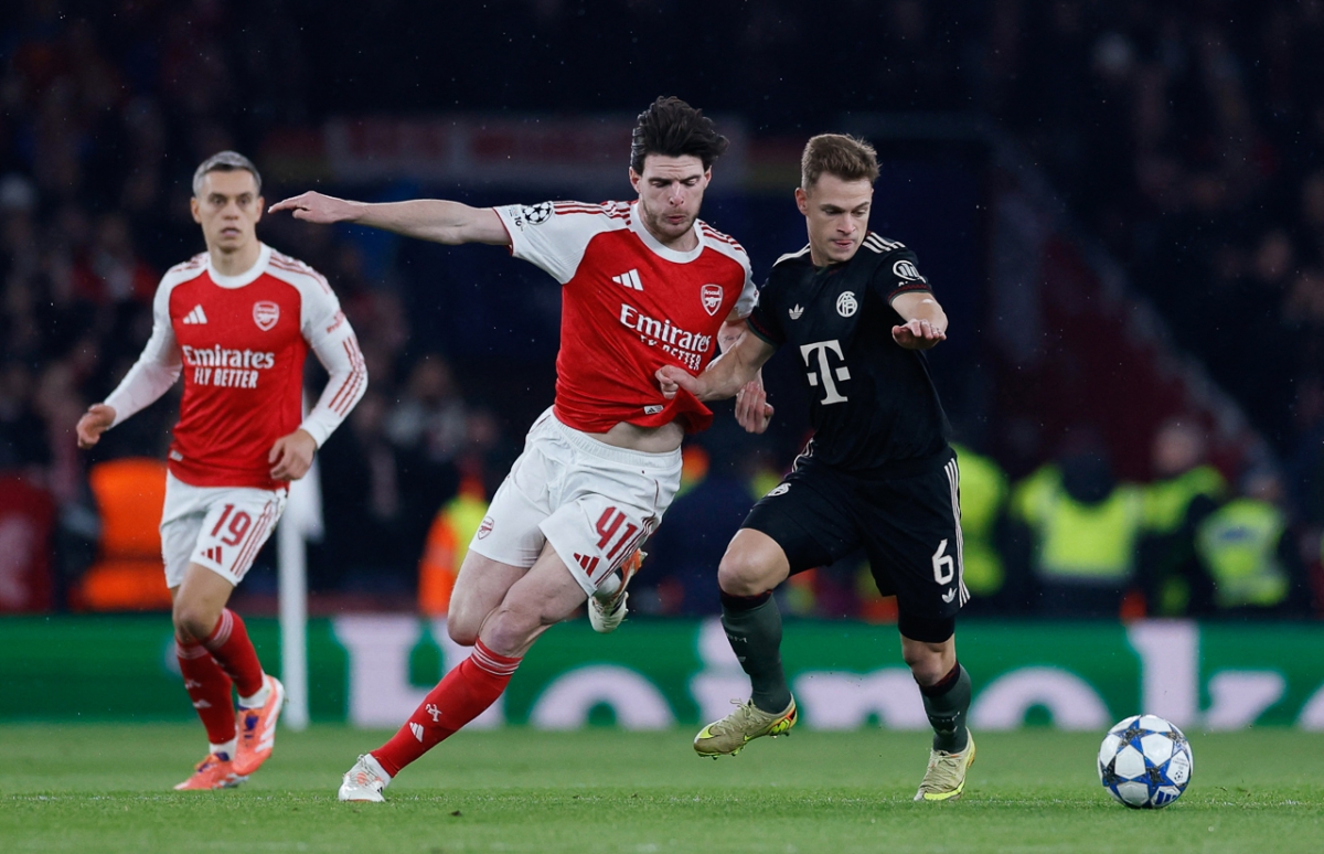 Cầu thủ hai đội thường xuyên có những pha tranh chấp quyết liệt (Ảnh: Reuters)