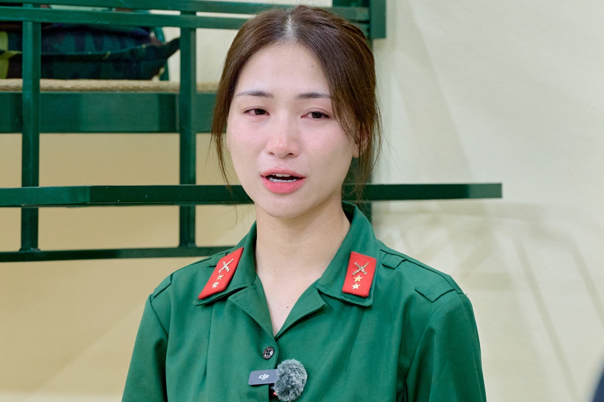 Trong "Sao nhập ngũ" tập 15, ca sĩ Hòa Minzy thú nhận thích sống trong môi trường tập thể vì luôn thấy cô đơn.