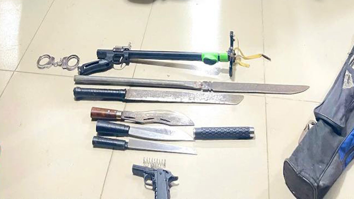 Hung khí do nhóm thanh thiếu niên chuẩn bị để đi hỗn chiến