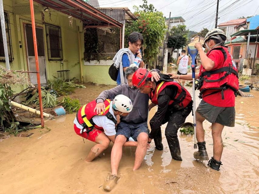 Ít nhất 58 người đã thiệt mạng sau khi bão Kalmaegi càn quét khu vực miền Trung Philippines. Ông Bernardo Rafaelito Alejandro IV, Phó Cục trưởng Cơ quan Phòng vệ Dân sự Philippines (OCD), cùng các quan chức địa phương cho biết, phần lớn các trường hợp thiệt mạng được ghi nhận tại tỉnh Cebu - nơi bão Kalmaegi đổ bộ hôm 4/11, gây ra lũ quét và khiến nhiều sông suối dâng cao, tràn bờ.