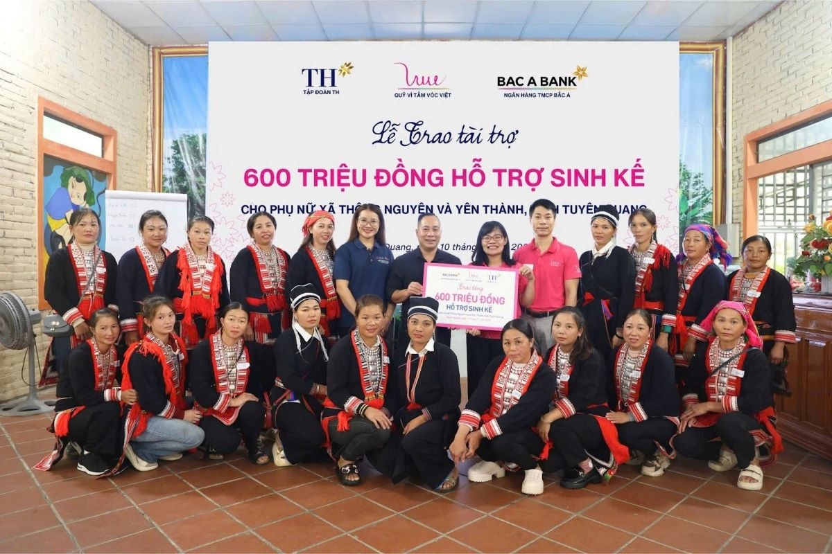 Lễ trao tài trợ hỗ trợ sinh kế cho phụ nữ tại Tuyên Quang