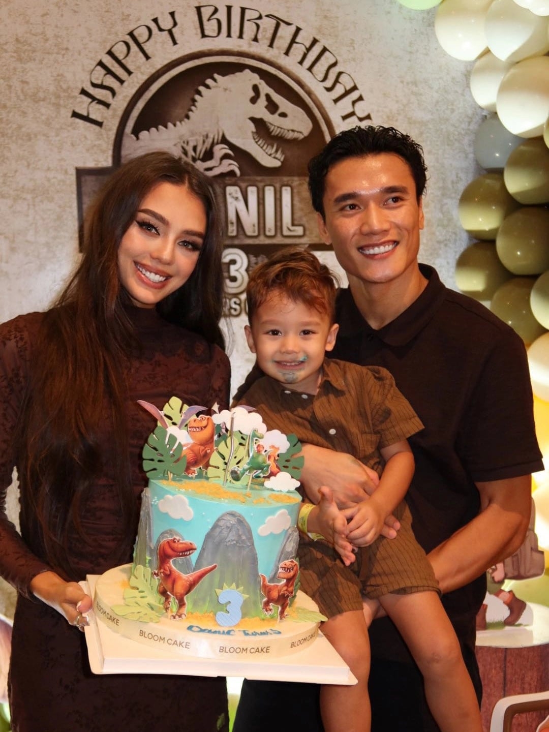 Thủ môn Bùi Tiến Dũng và bà xã Dianka Zakhidova tổ chức tiệc sinh nhật 3 tuổi cho con trai Danil.