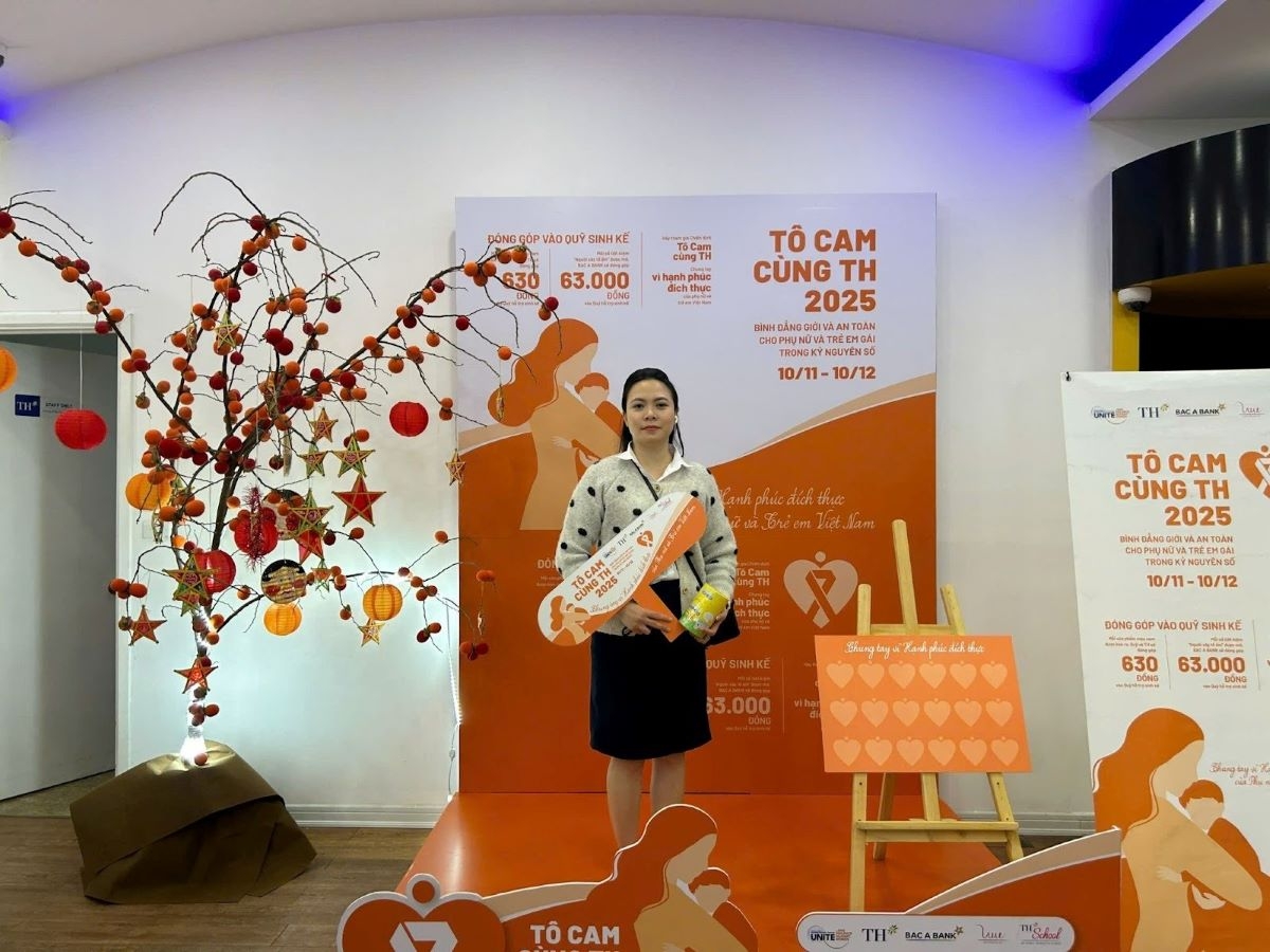 Khách hàng chụp ảnh check in cùng “góc cam” tại TH true mart