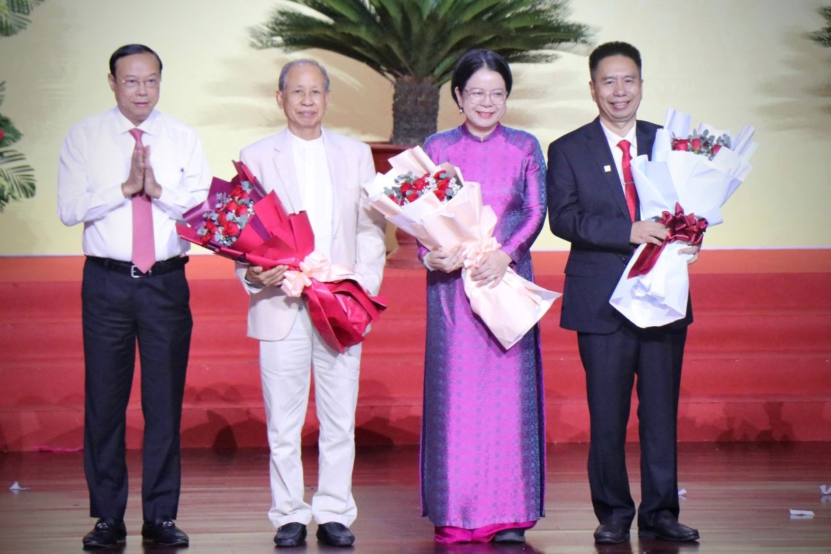 Ông Lý Ngọc Minh (thứ hai từ trái sang) tại Đại hội Thi đua yêu nước TP.HCM giai đoạn 2025-2030