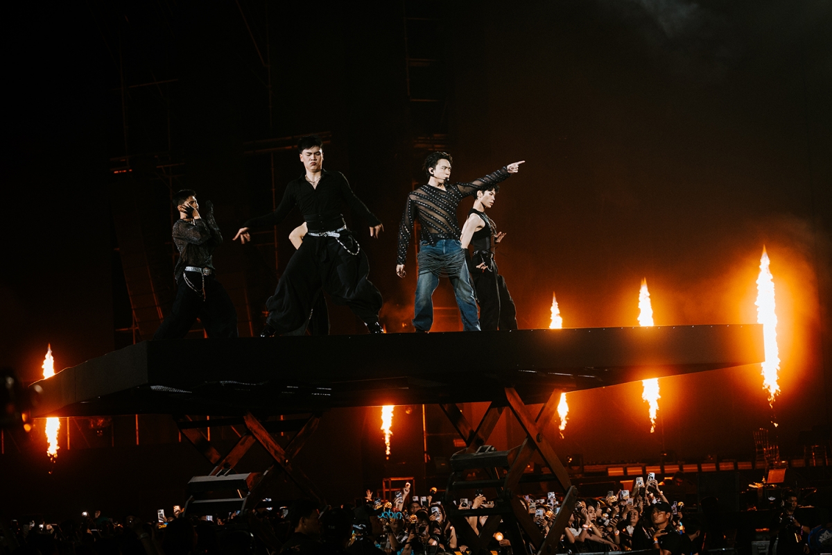 Setlist gồm gần 30 ca khúc, được sắp xếp như một hành trình kể lại chặng đường nghệ thuật của Soobin.