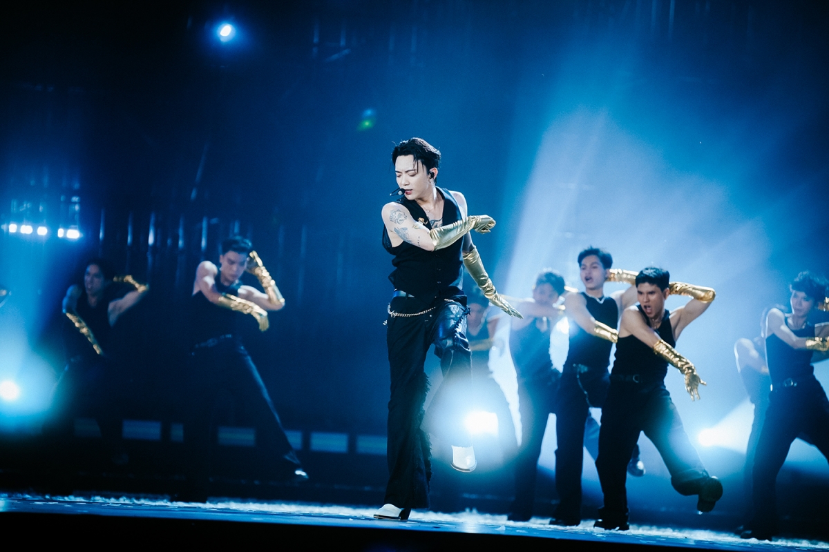 Sau hai đêm diễn thành công tại Hà Nội, Soobin tiếp tục đưa All-Rounder The Final đến TP HCM với quy mô lớn hơn. Sân khấu được đầu tư hệ thống LED toàn phần rộng hơn hai đêm trước, kết hợp live band và dàn nhạc giao hưởng để tạo ra chất lượng âm thanh đạt chuẩn trình diễn lớn.