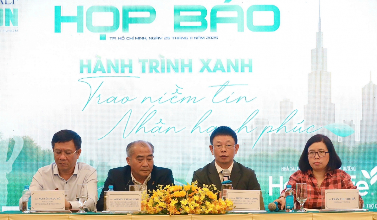 Ban Tổ chức trả lời câu hỏi của phóng viên (Ảnh: BTC)