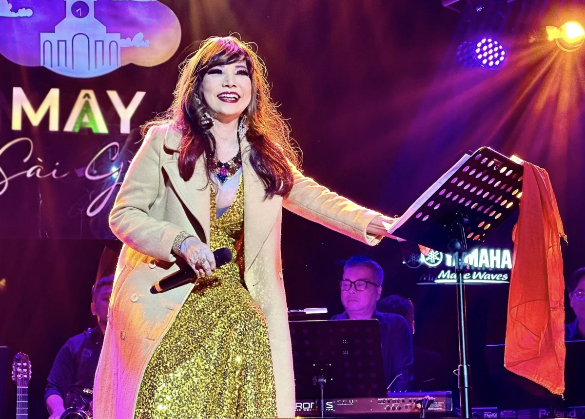 Nhiếp ảnh gia Đoàn Minh Tuấn đăng ảnh danh ca Bảo Yến lên trang cá nhân và viết: ''Chị nói đây là show cuối cùng của Bảo Yến. Nhưng tôi nghĩ nghiệp ca vẫn “không cho“ chị dừng lại. Suốt gần 180 phút, giọng hát của chị vẫn chắc và rõ từng câu hát, chuẩn từng nốt nhạc. Giọng hát quyến rũ và đầy uy lực. Khán giả cuốn theo chị từ giây phút đầu đến cuối, vỗ tay và không chịu ra về. Khán giả yêu thương chị, yêu thương danh ca Bảo Yến. Chị là huyền thoại của nhạc Pop Việt Nam qua mọi thời đại.