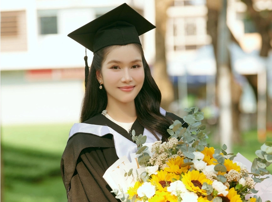 Phạm Ngọc Phương Anh cho biết cô được Đại học RMIT cấp học bổng toàn phần cho chương trình Tiến sĩ Quản trị trong bốn năm. Thời gian tới, Phương Anh sẽ theo học chương trình tiến sĩ đồng thời duy trì công việc giảng dạy tại RMIT TP HCM. Bên cạnh đó, cô vẫn tham gia các sự kiện giải trí, làm MC, diễn thời trang.