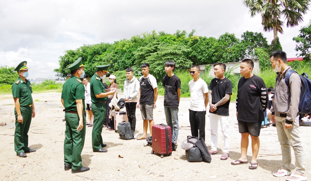 Bộ đội biên phòng tỉnh Đồng Tháp tiếp nhận, xử lý nhiều trường hợp xuất nhập cảnh trái phép