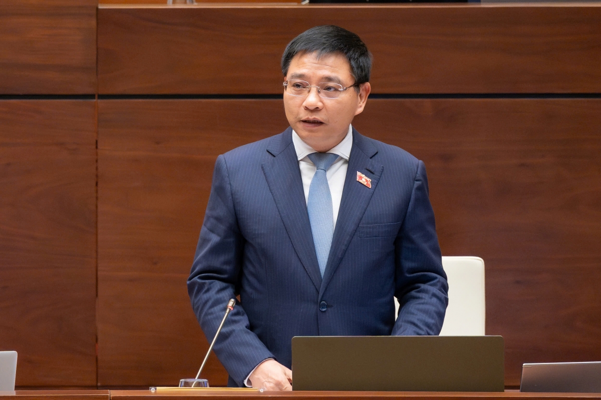 Bộ trưởng Bộ Tài chính Nguyễn Văn Thắng tiếp thu, giải trình vấn đề ĐBQH (Ảnh: Quốc hội)