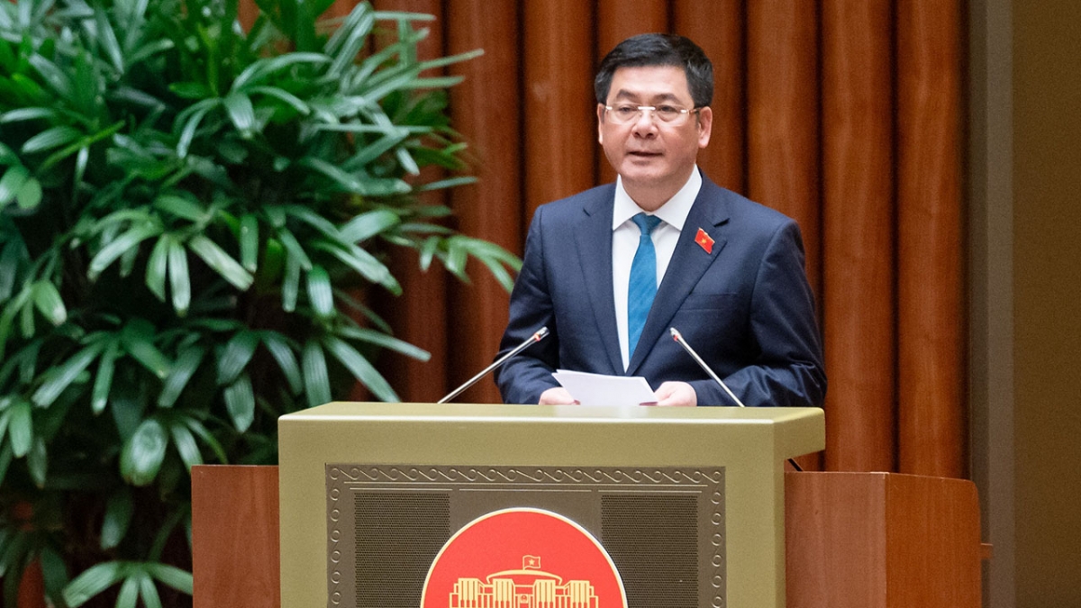 Bộ trưởng Bộ Công Thương Nguyễn Hồng Diên đã trình bày trước Quốc hội dự thảo Luật Thương mại điện tử.