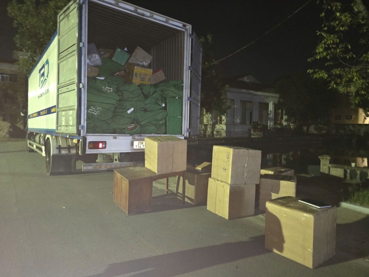 Số lượng lớn thuốc tây không rõ nguồn gốc xuất xứ được phát hiện trên xe ô tô tải.