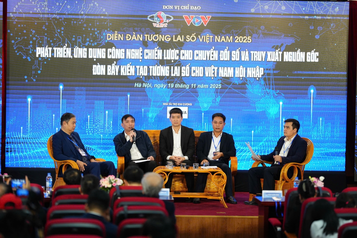 Các chuyên gia chia sẻ tại Diễn đàn Tương lai số Việt Nam 2025
