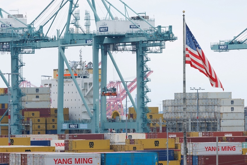 Các container vận chuyển của Trung Quốc tại Cảng Los Angeles. Ảnh: Reuters