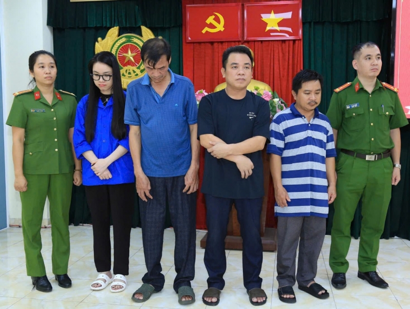 Các đối tượng Mến, Đính, Tuyến, Tình (từ trái sang phải)