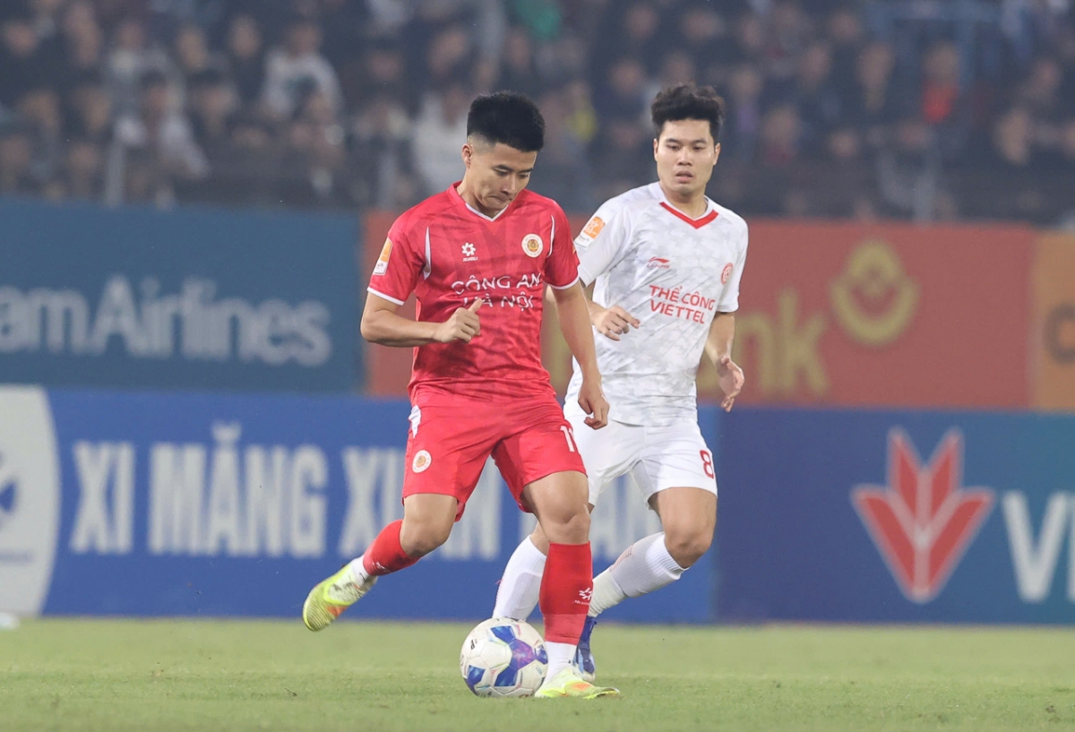 Trận đấu dần diễn ra với tốc độ cao hơn (Ảnh: Đức Minh)