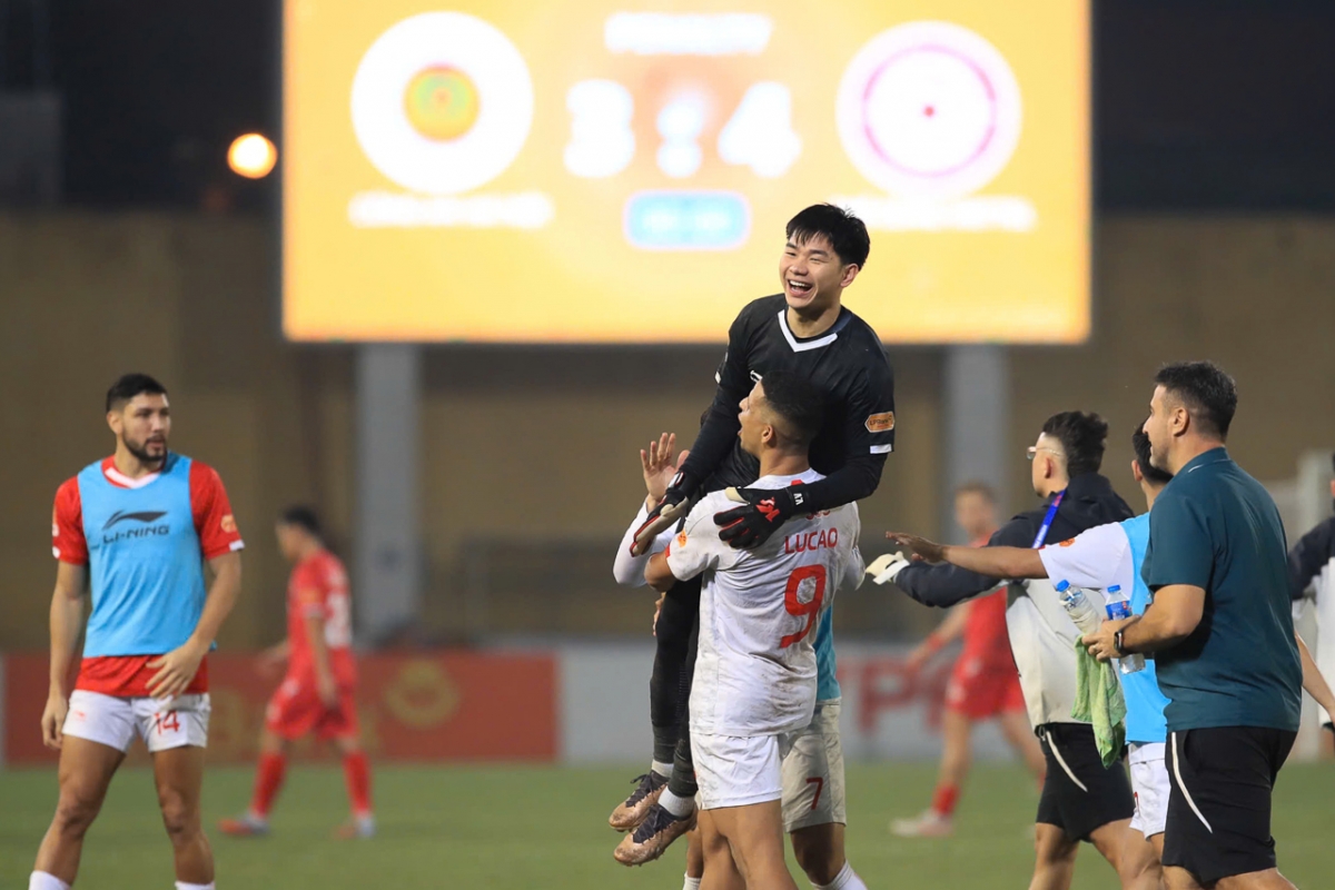 Trên loạt luân lưu, thủ thành Văn Việt xuất sắc cản phá hai cú sút của Pendant Quang Vinh và Mauk. Thể Công Viettel giành chiến thắng với tỉ số luân lưu là 4-3, qua đó giành vé vào tứ kết cúp Quốc gia 2025/2026.