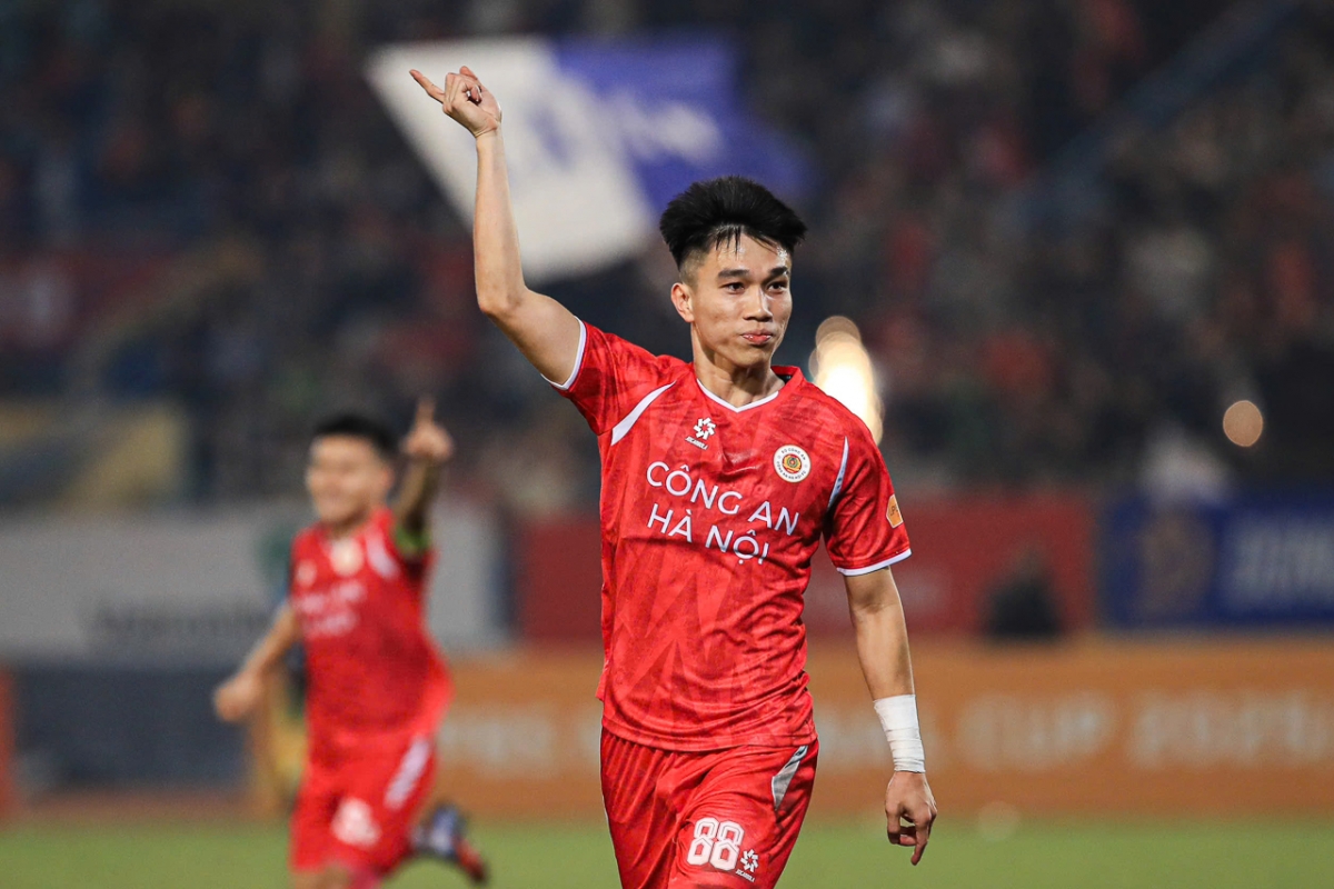 Đến phút 32, Lê Văn Đô ghi bàn mở tỉ số cho CAHN.