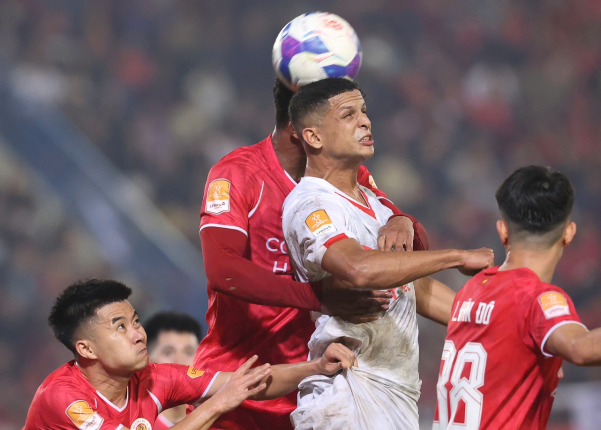 Trận đấu diễn ra đầy kịch tính trong hiệp hai.